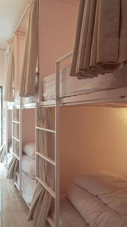 Indonesia Backpacker Hostels Kuta  Екстер'єр фото