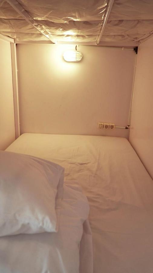 Indonesia Backpacker Hostels Kuta  Екстер'єр фото