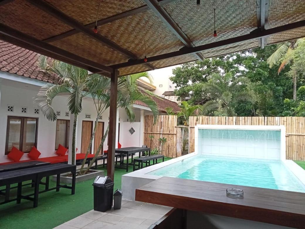 Indonesia Backpacker Hostels Kuta  Екстер'єр фото
