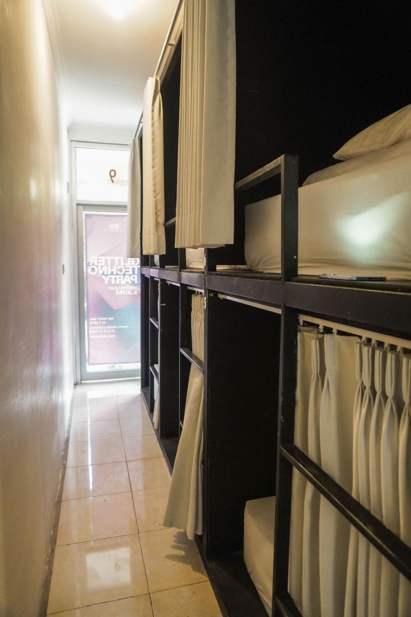 Indonesia Backpacker Hostels Kuta  Екстер'єр фото