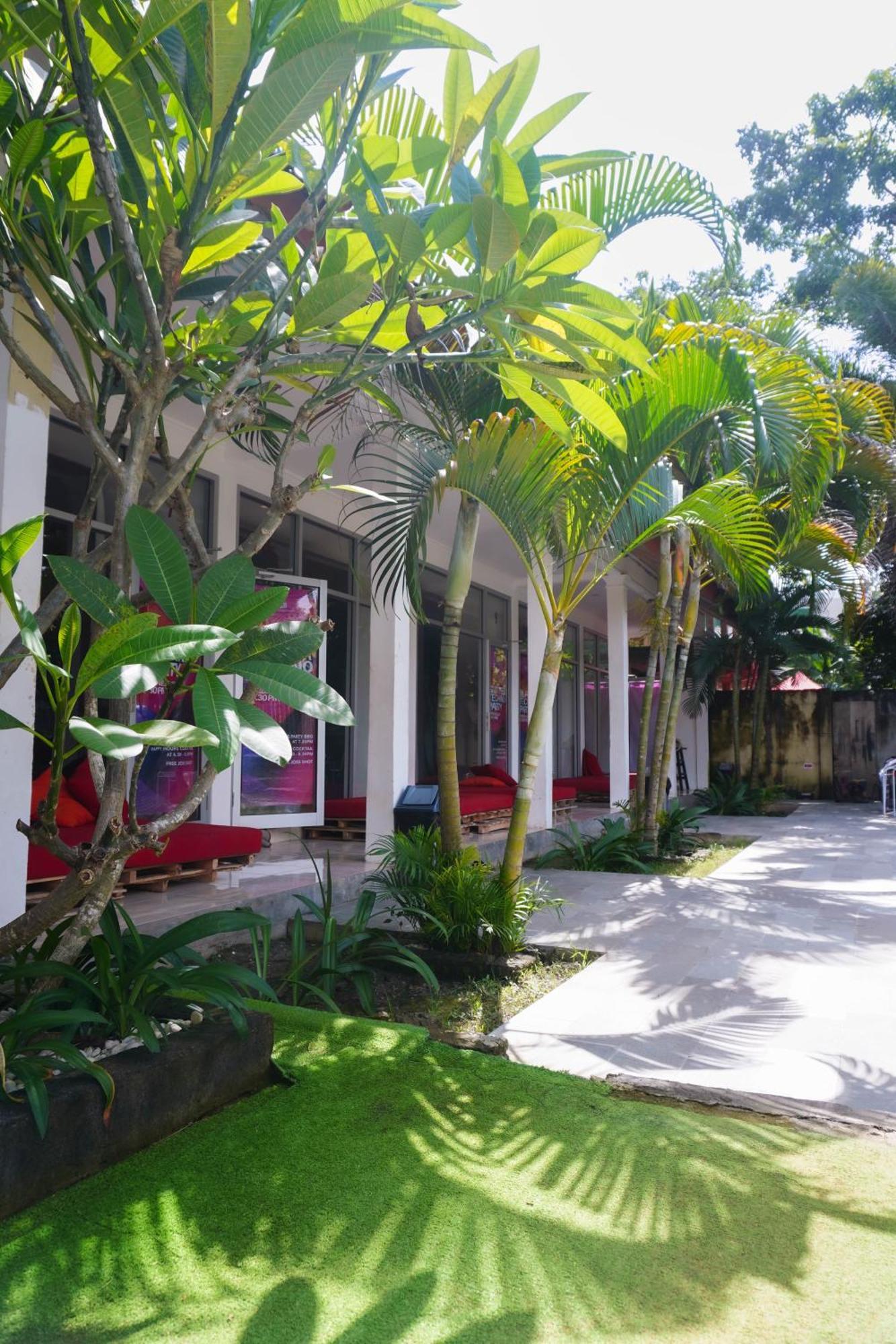 Indonesia Backpacker Hostels Kuta  Екстер'єр фото