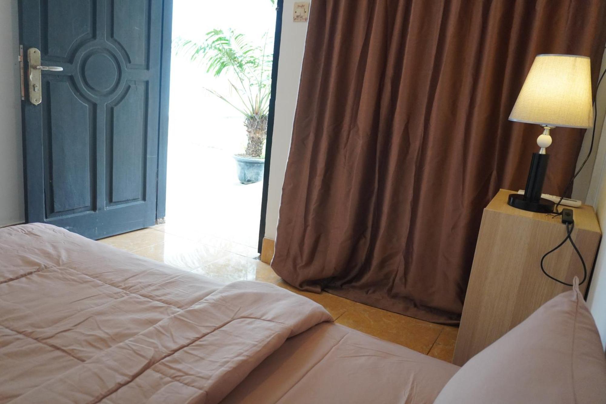 Indonesia Backpacker Hostels Kuta  Екстер'єр фото