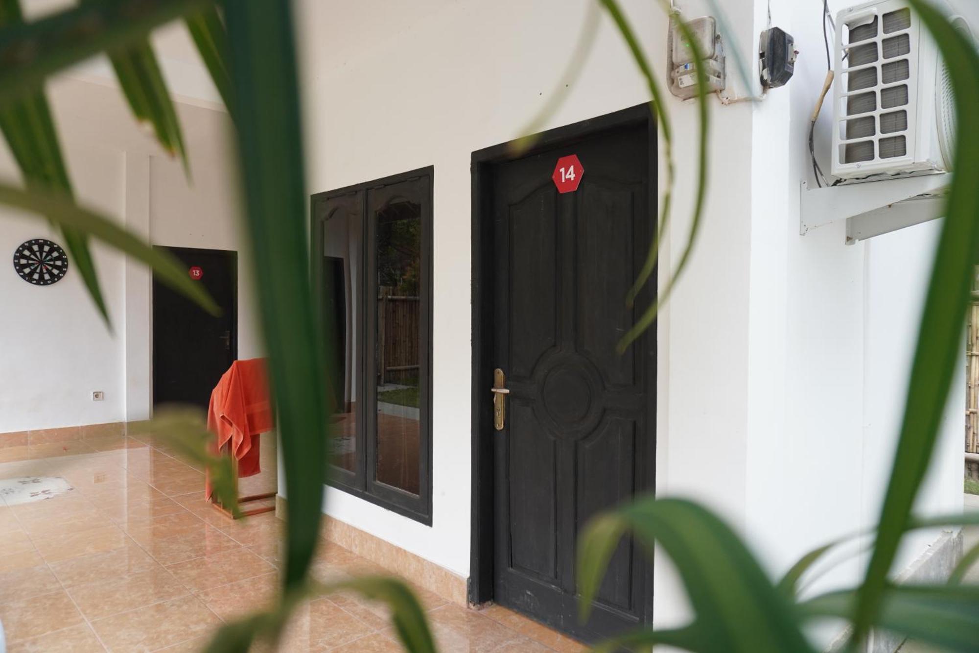 Indonesia Backpacker Hostels Kuta  Екстер'єр фото