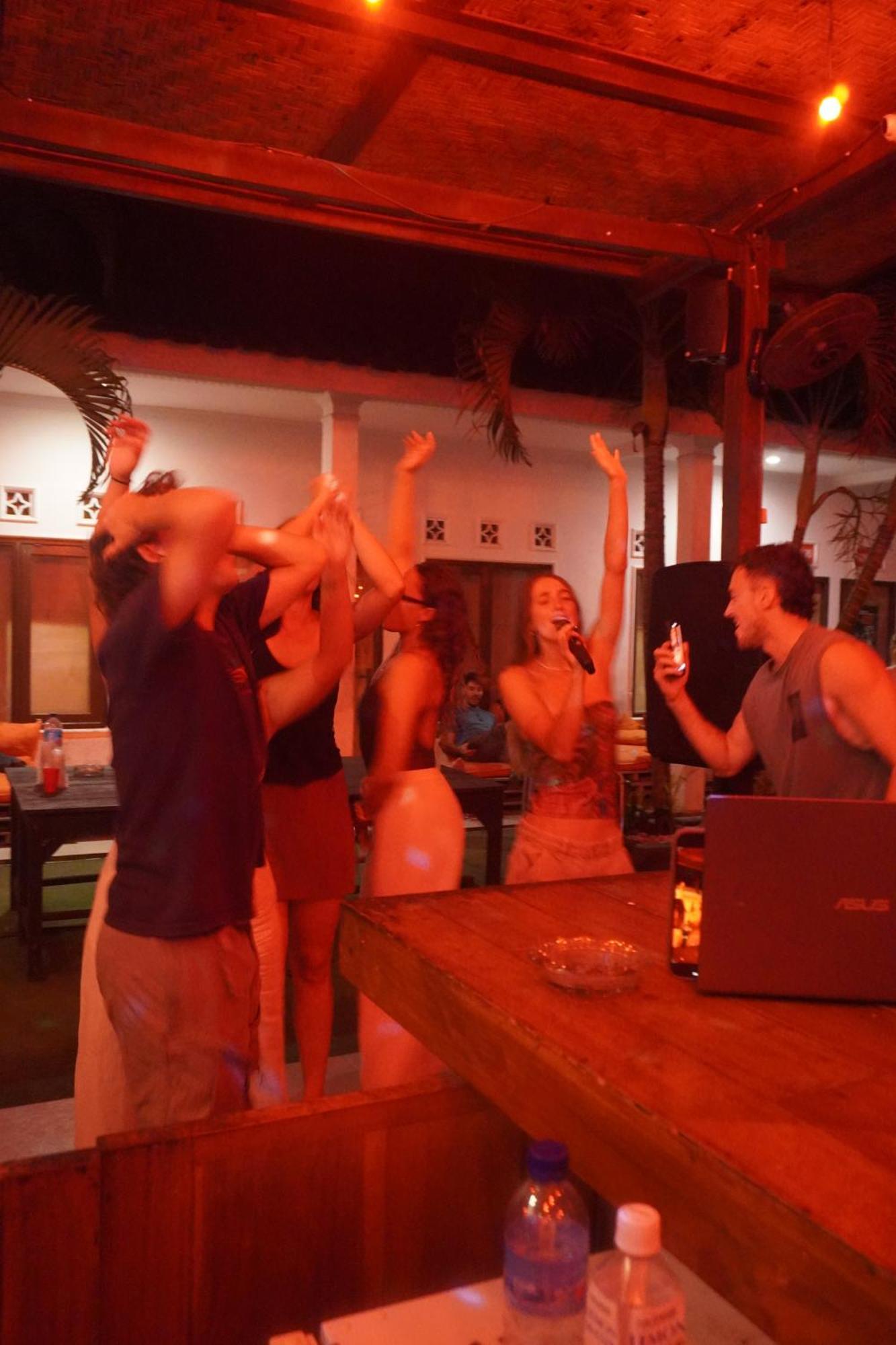 Indonesia Backpacker Hostels Kuta  Екстер'єр фото
