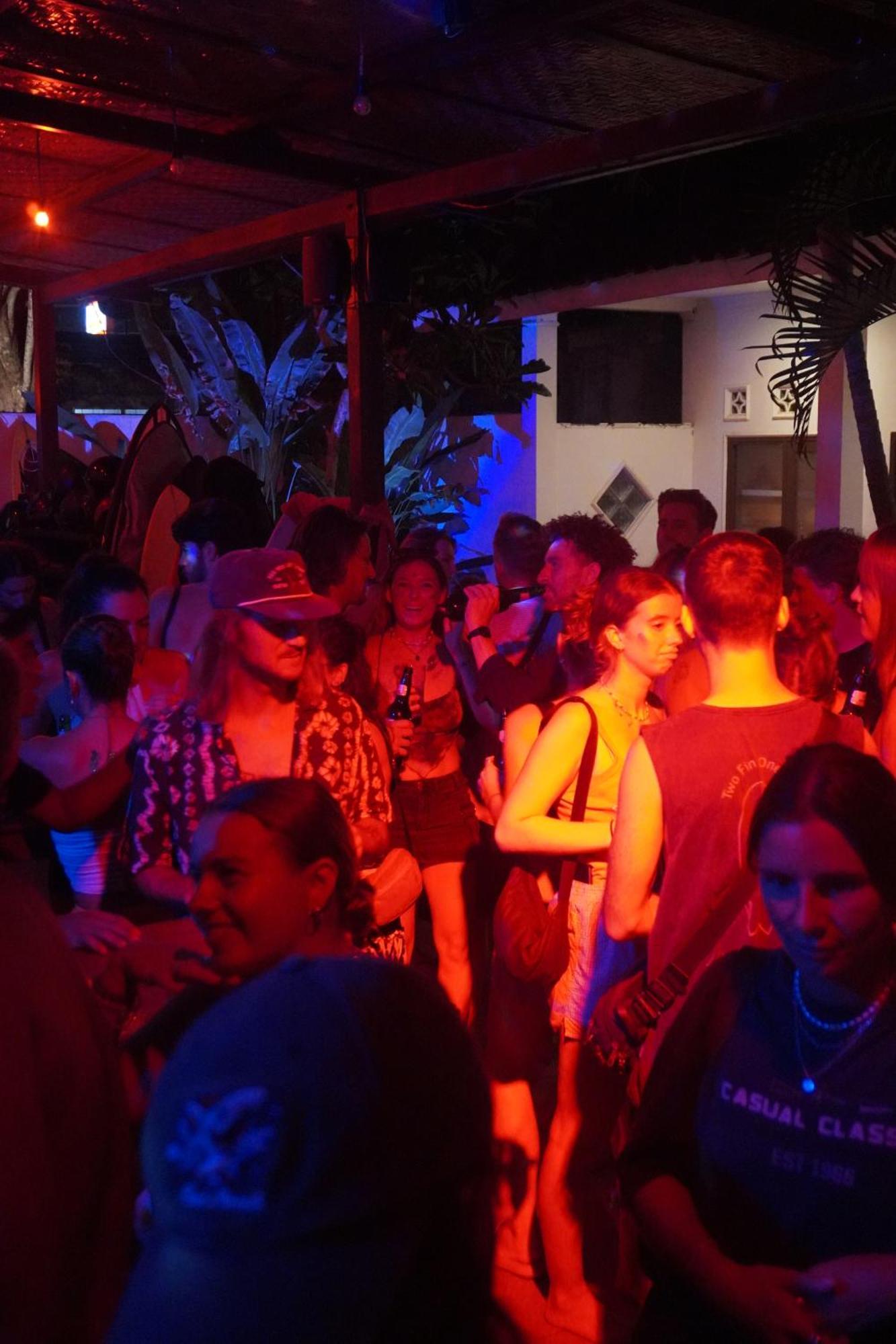 Indonesia Backpacker Hostels Kuta  Екстер'єр фото