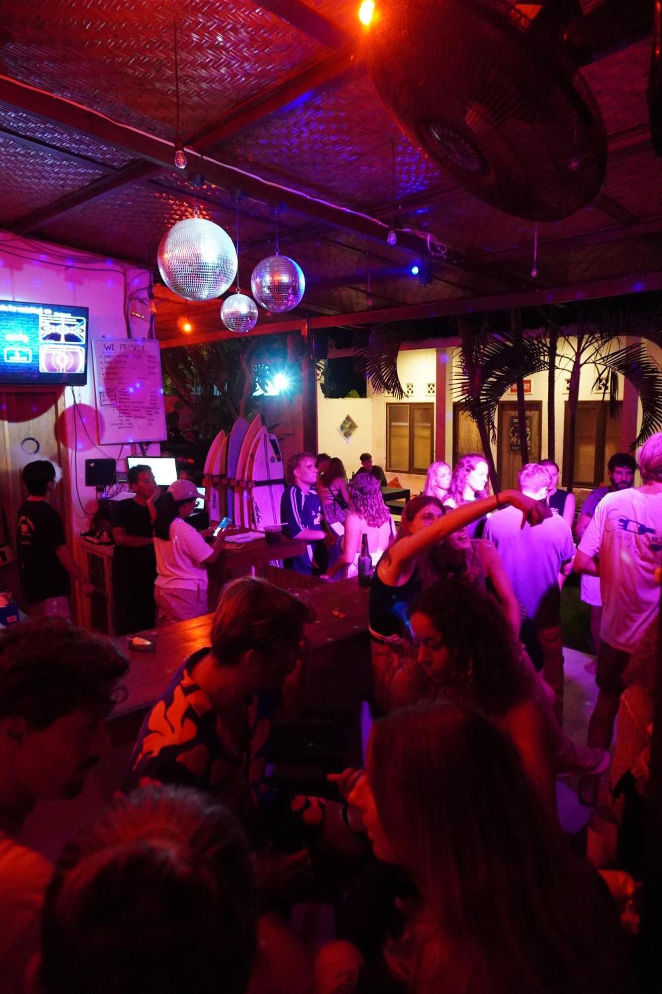 Indonesia Backpacker Hostels Kuta  Екстер'єр фото