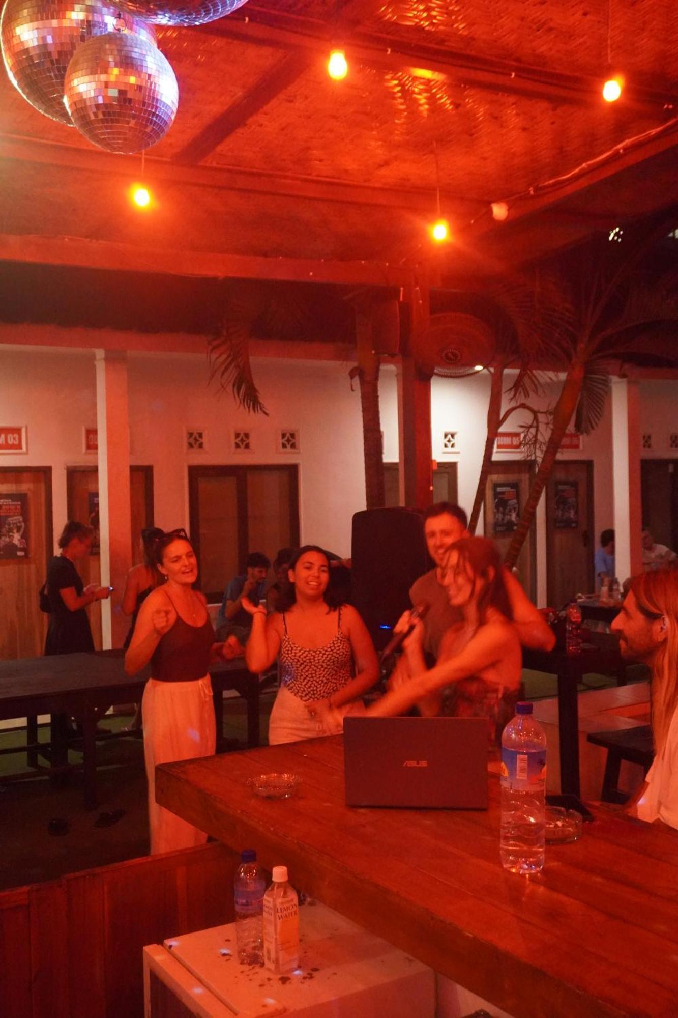 Indonesia Backpacker Hostels Kuta  Екстер'єр фото